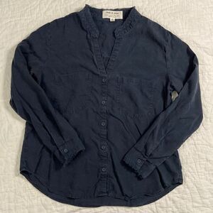 Anthropologie’s Cloth and Stone Navy Button Up Shirt size Medium